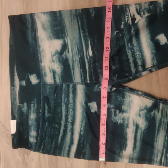 NWT Under Armour Fitted Capri - Picture 4 of 7